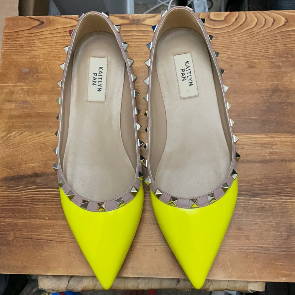 Kaitlyn Pan Yellow Pointed Toe Studded Flats